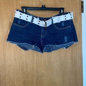 Deb Jeans shorts! Size 7! 7.5 rise! 16” waist! Belt included! Super nice!